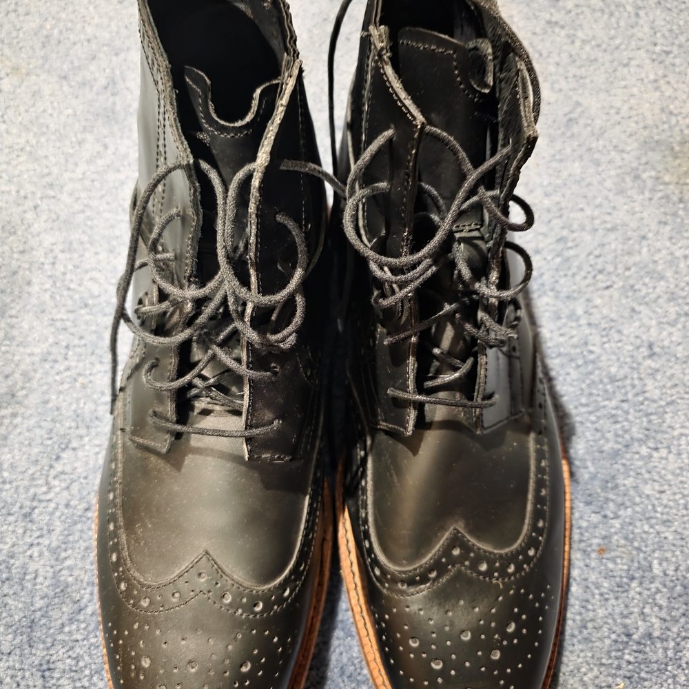 Tsubo Black Leather Boat Shoes with Brown Sole